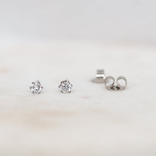 Staple 3mm clear Stone Studs