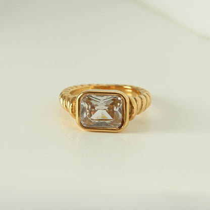 Twist Chunky Baguette Ring