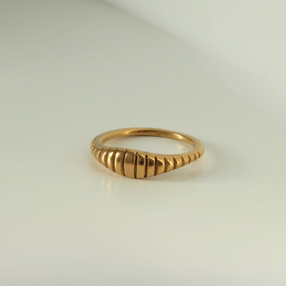 Ribbed Signet Ring