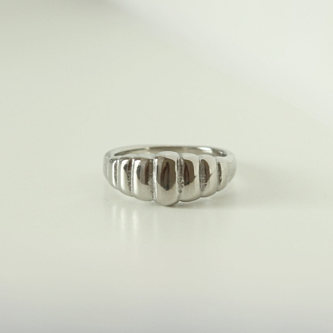 Ribbed Chunky Ring