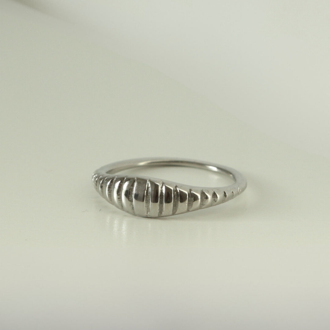 Ribbed Signet Ring