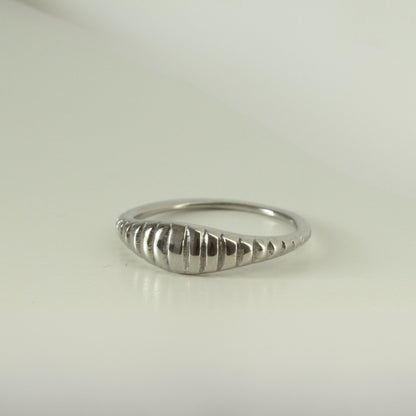 Ribbed Signet Ring