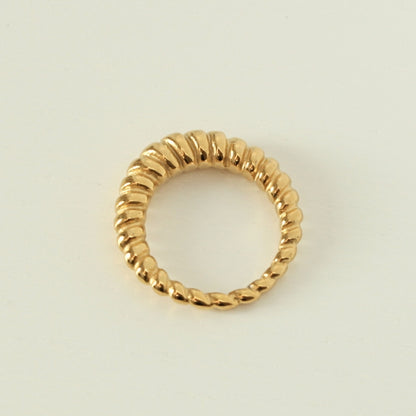 Gold Twist Croissant Ring